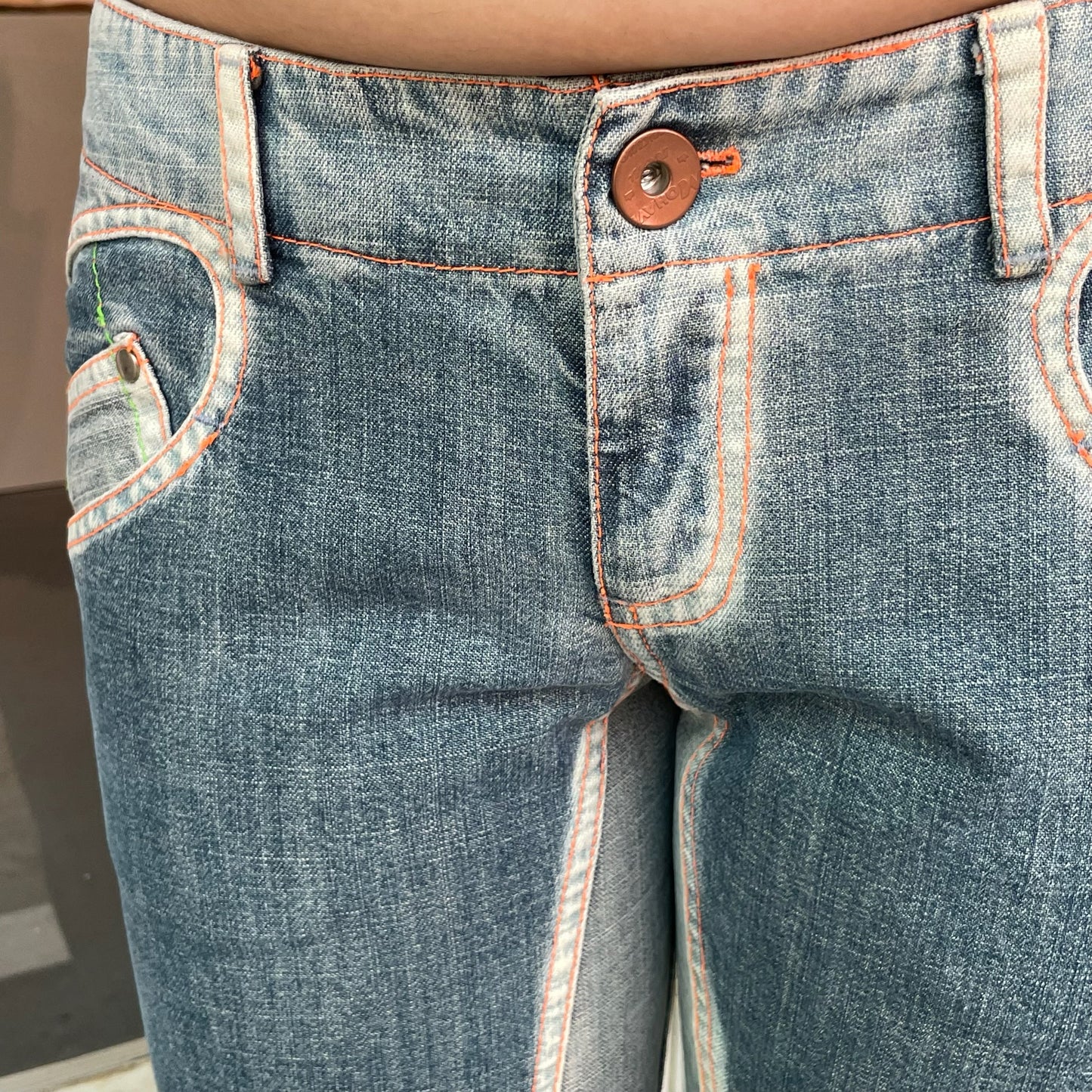 The LARA Jeans