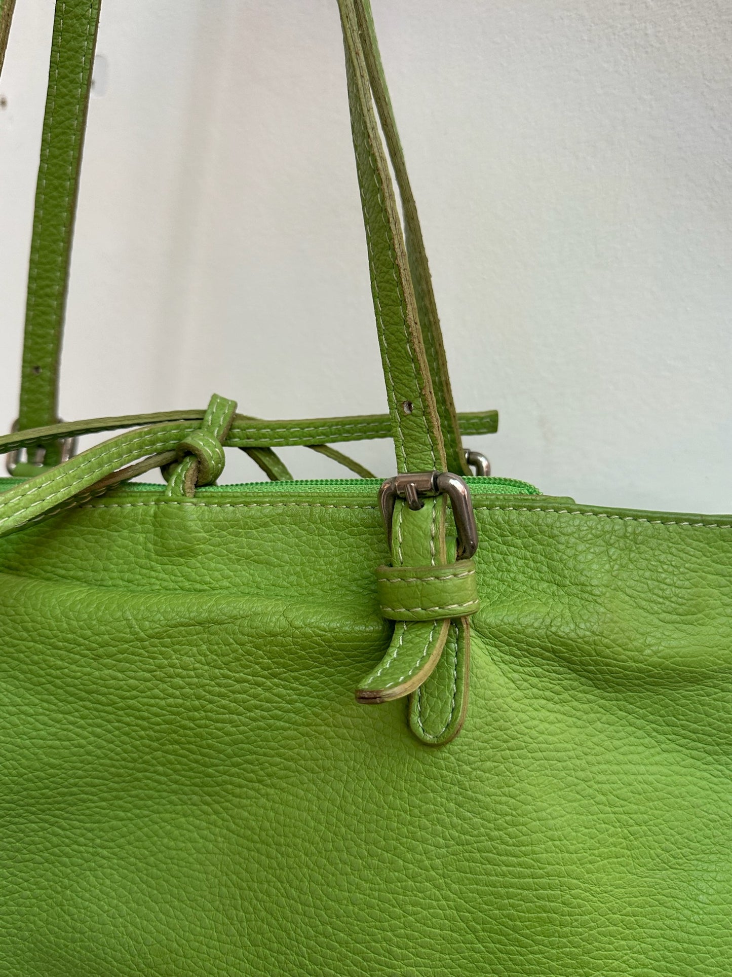 Grüne Handtasche