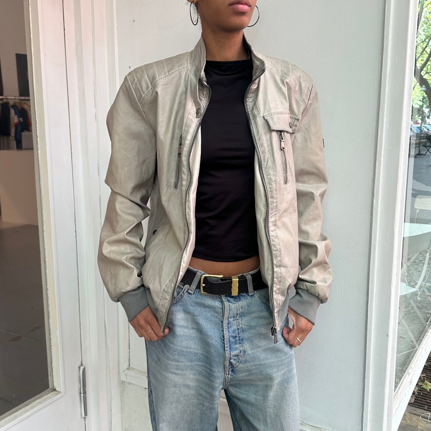 Hellgraue Lederjacke