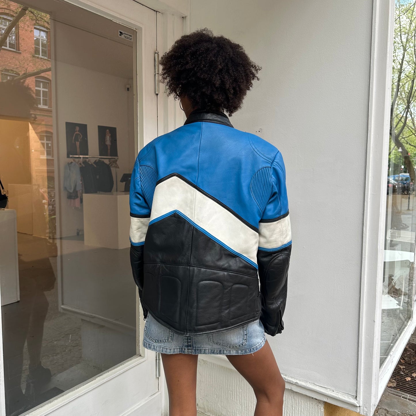 Blau-weiß-schwarze Racerjacke