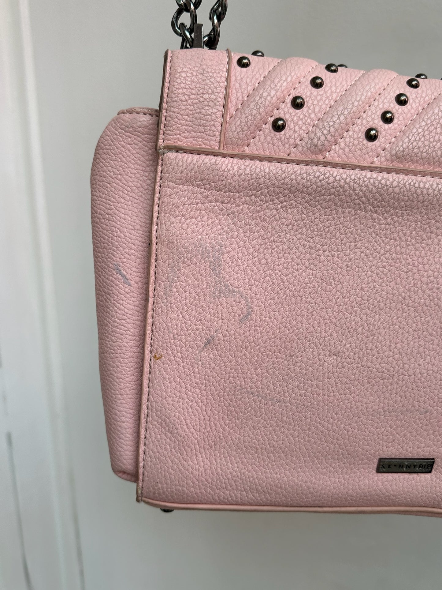 Rosa Tasche mit Nieten
