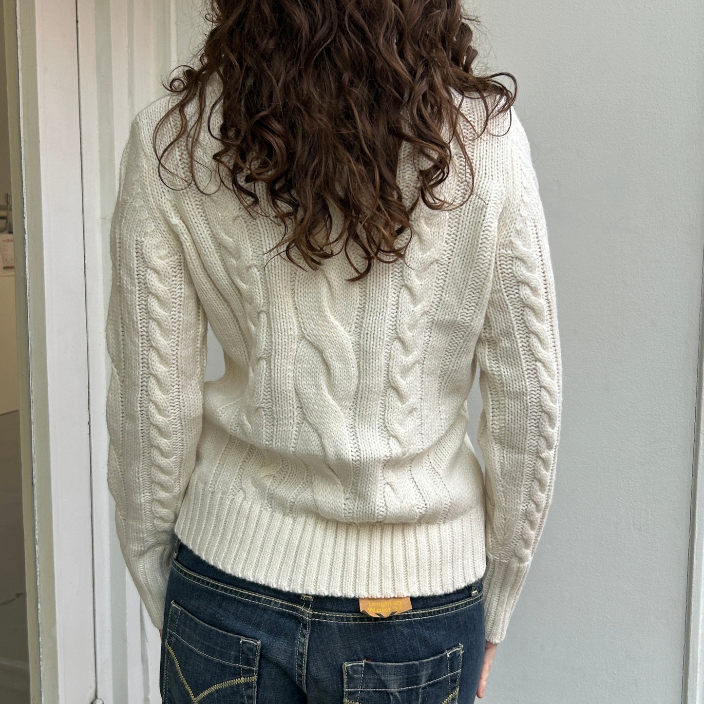 Weißer Pullover