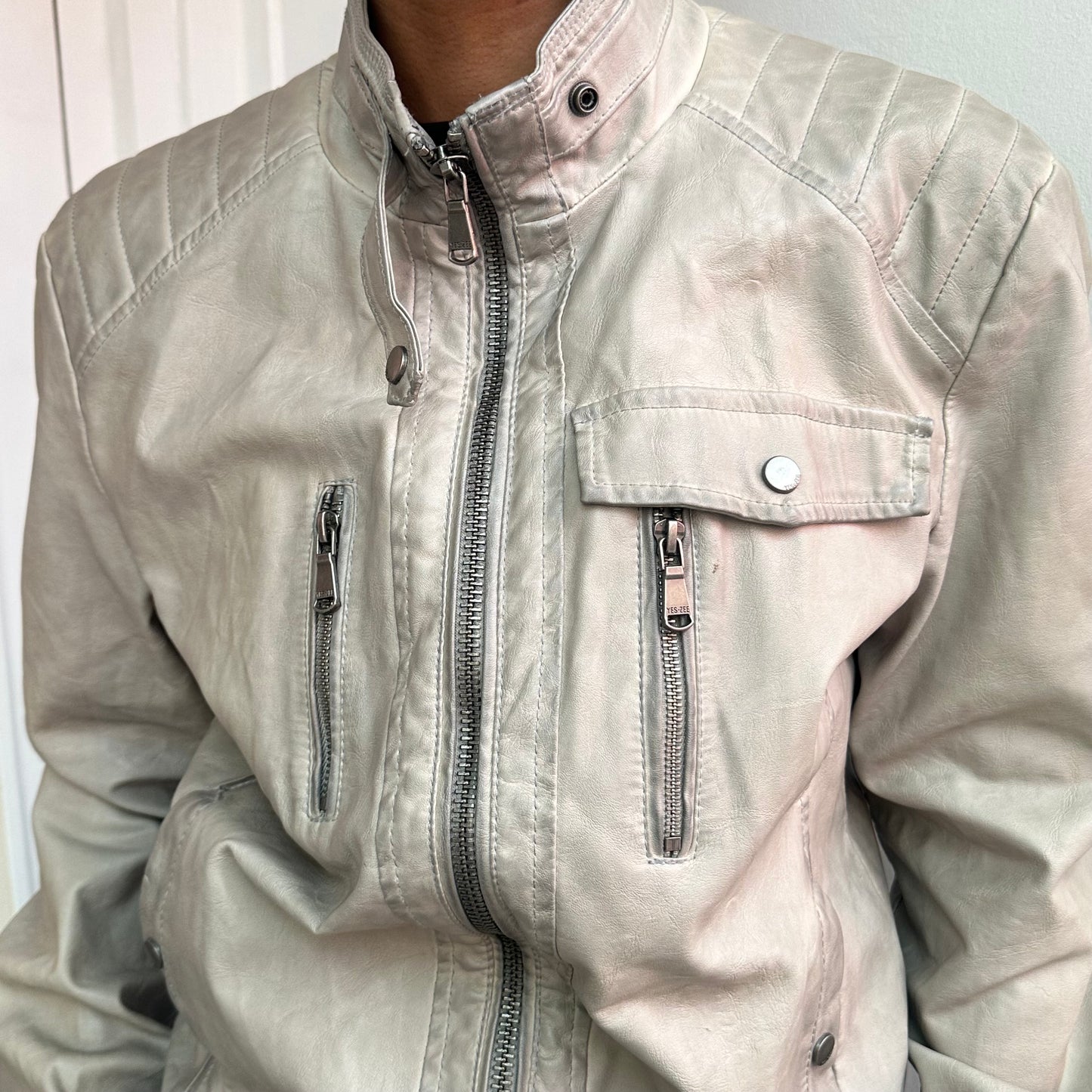 Hellgraue Lederjacke
