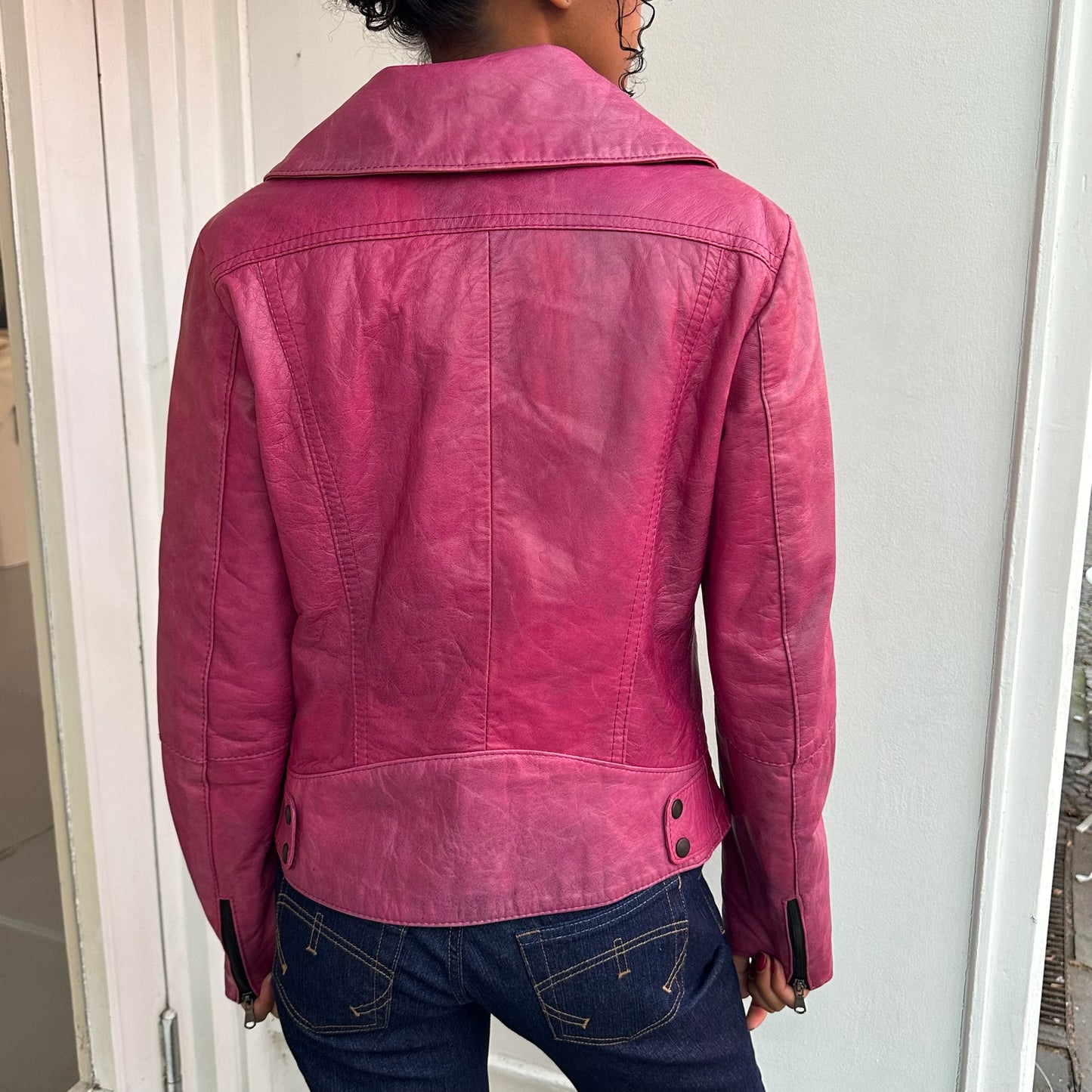Pinke Lederjacke