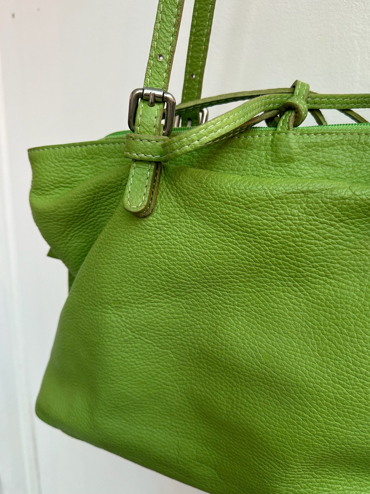 Grüne Handtasche