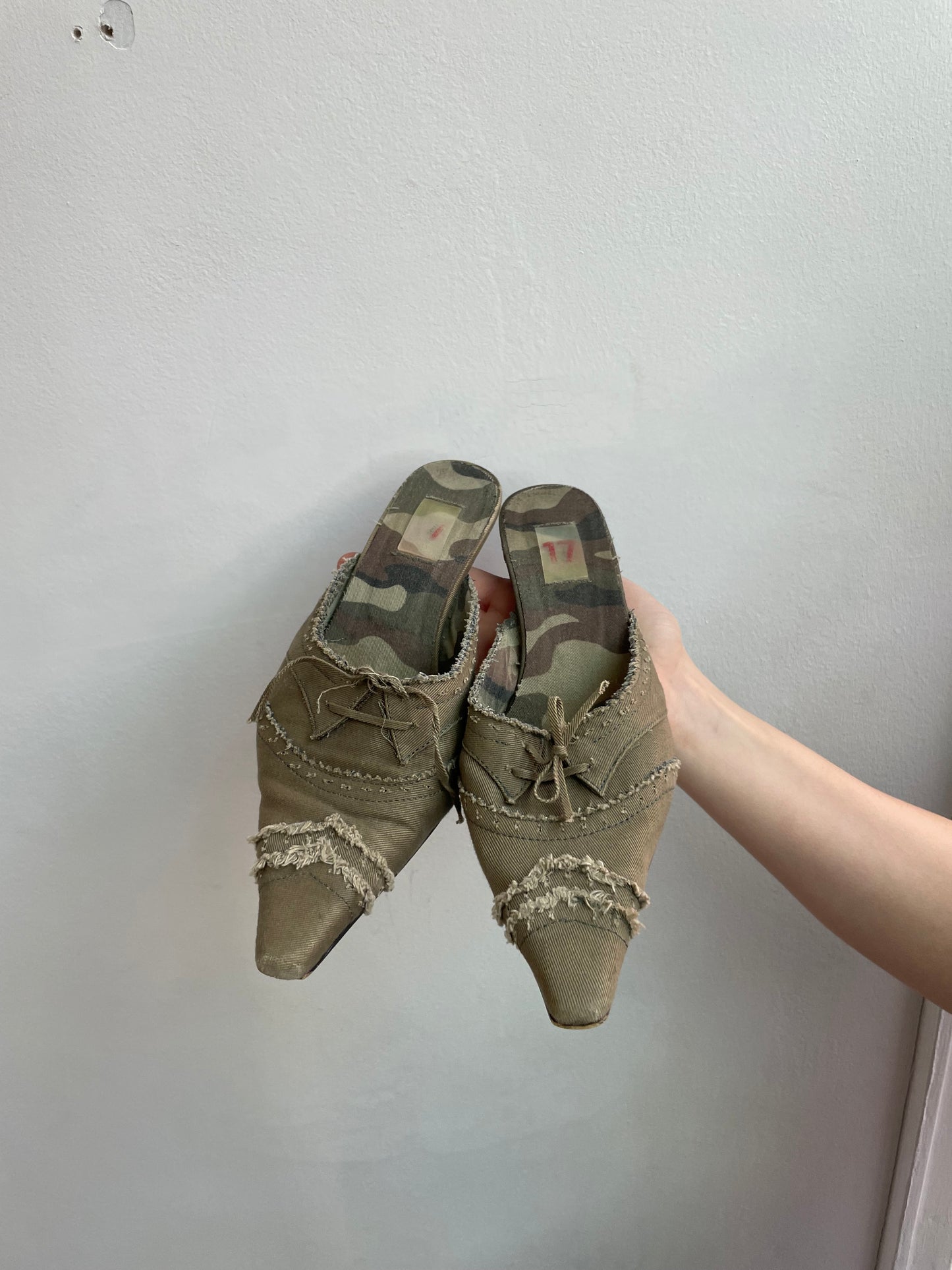 Grüne Kitten Heels
