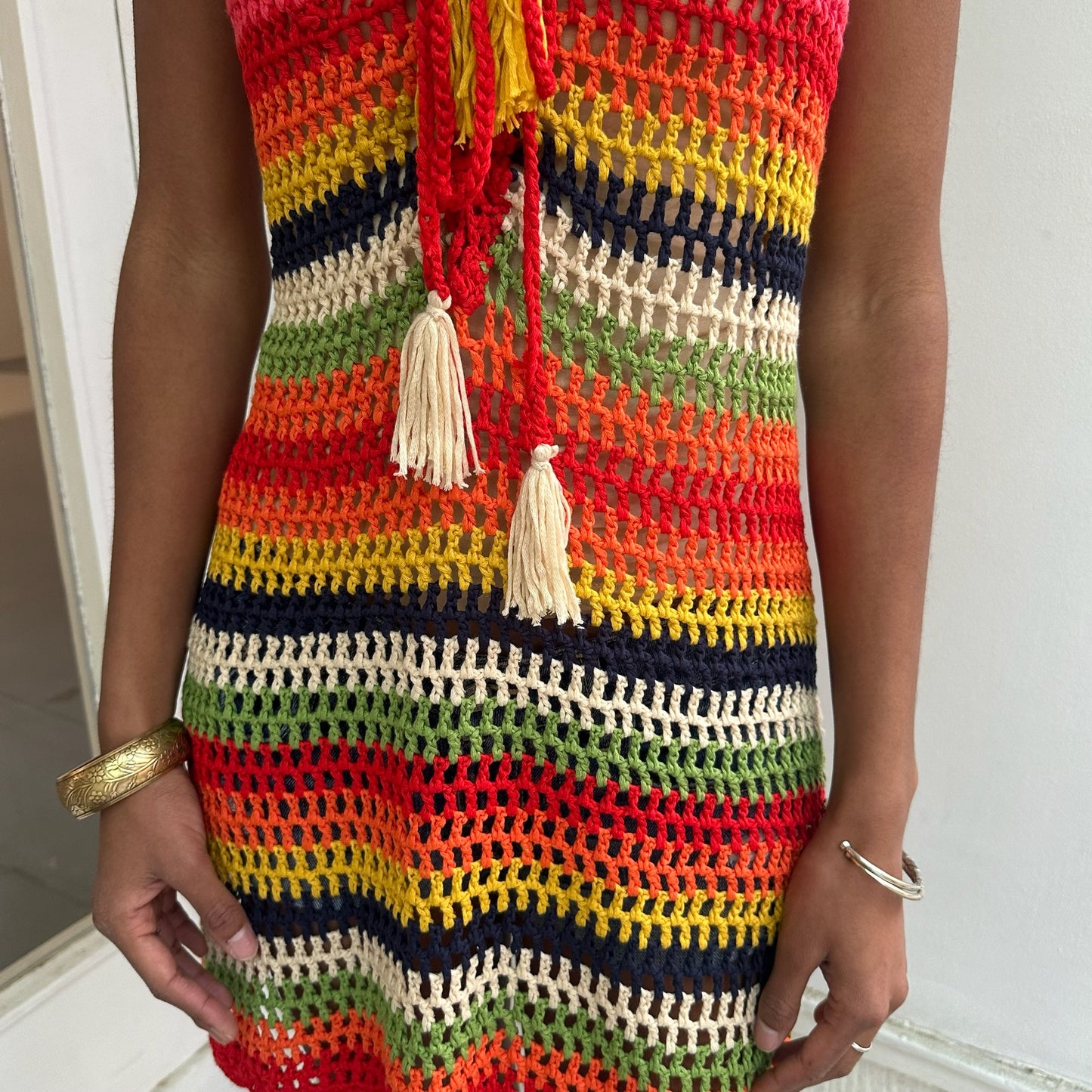 Buntes gehäkeltes Kleid