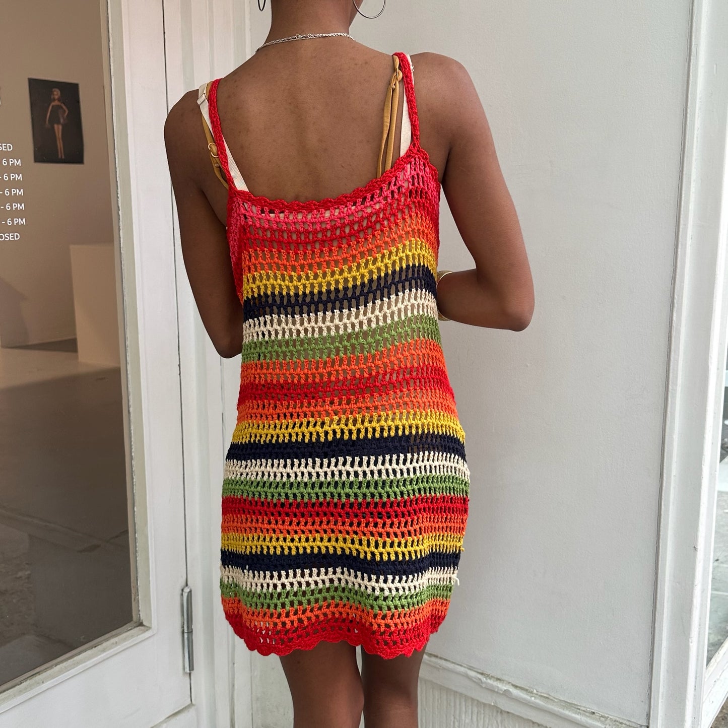 Buntes gehäkeltes Kleid