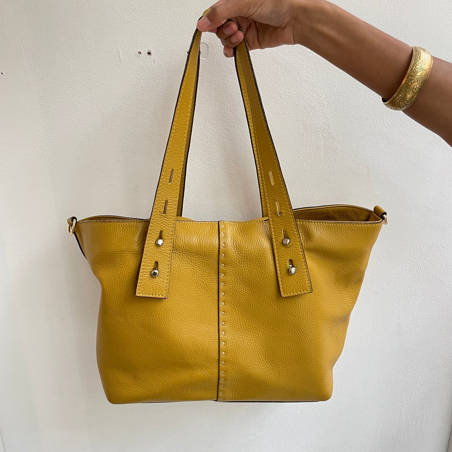 Gelbe Schultertasche