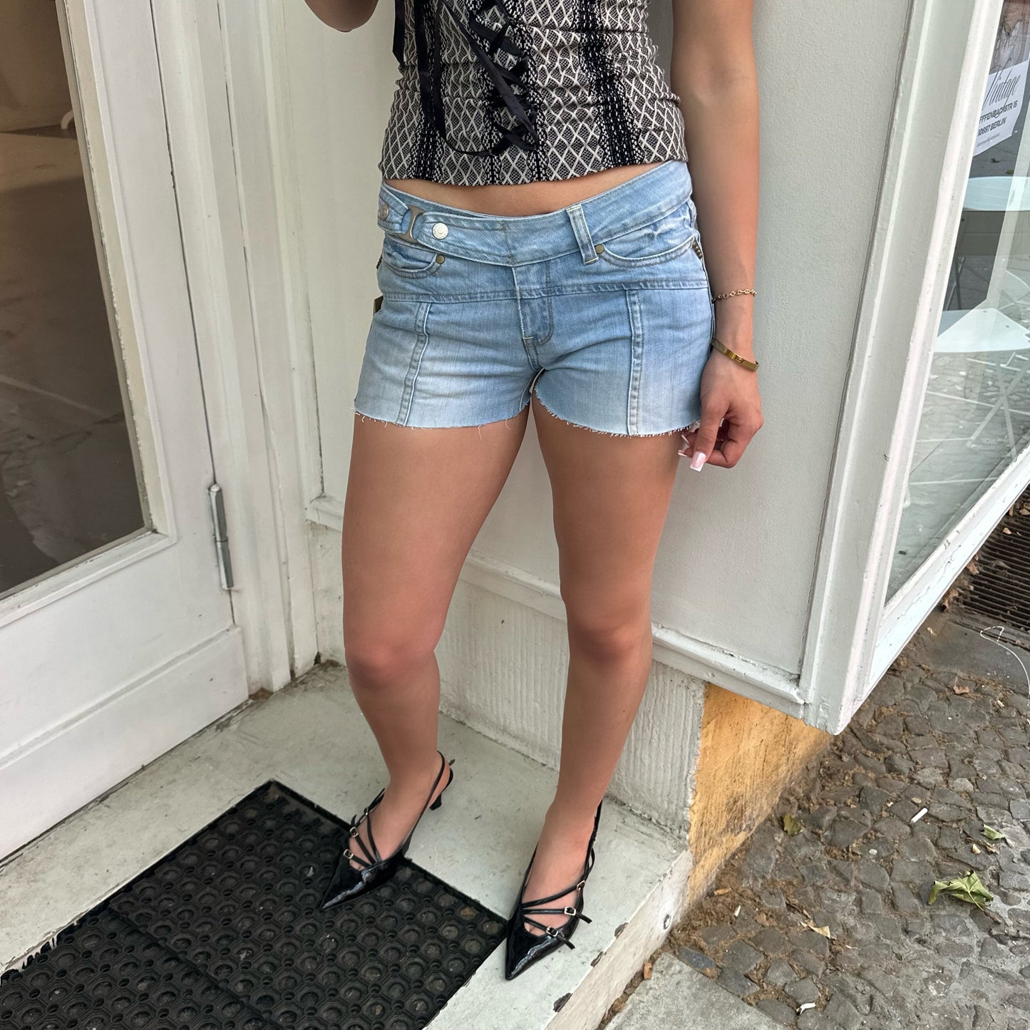 Hellblaue Shorts