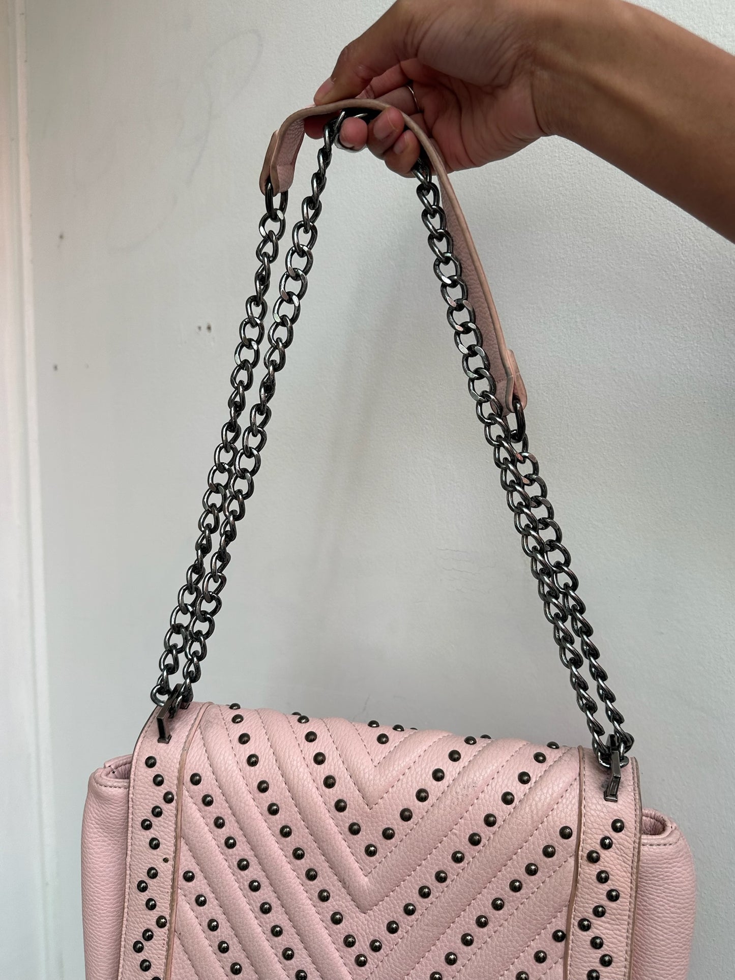 Rosa Tasche mit Nieten