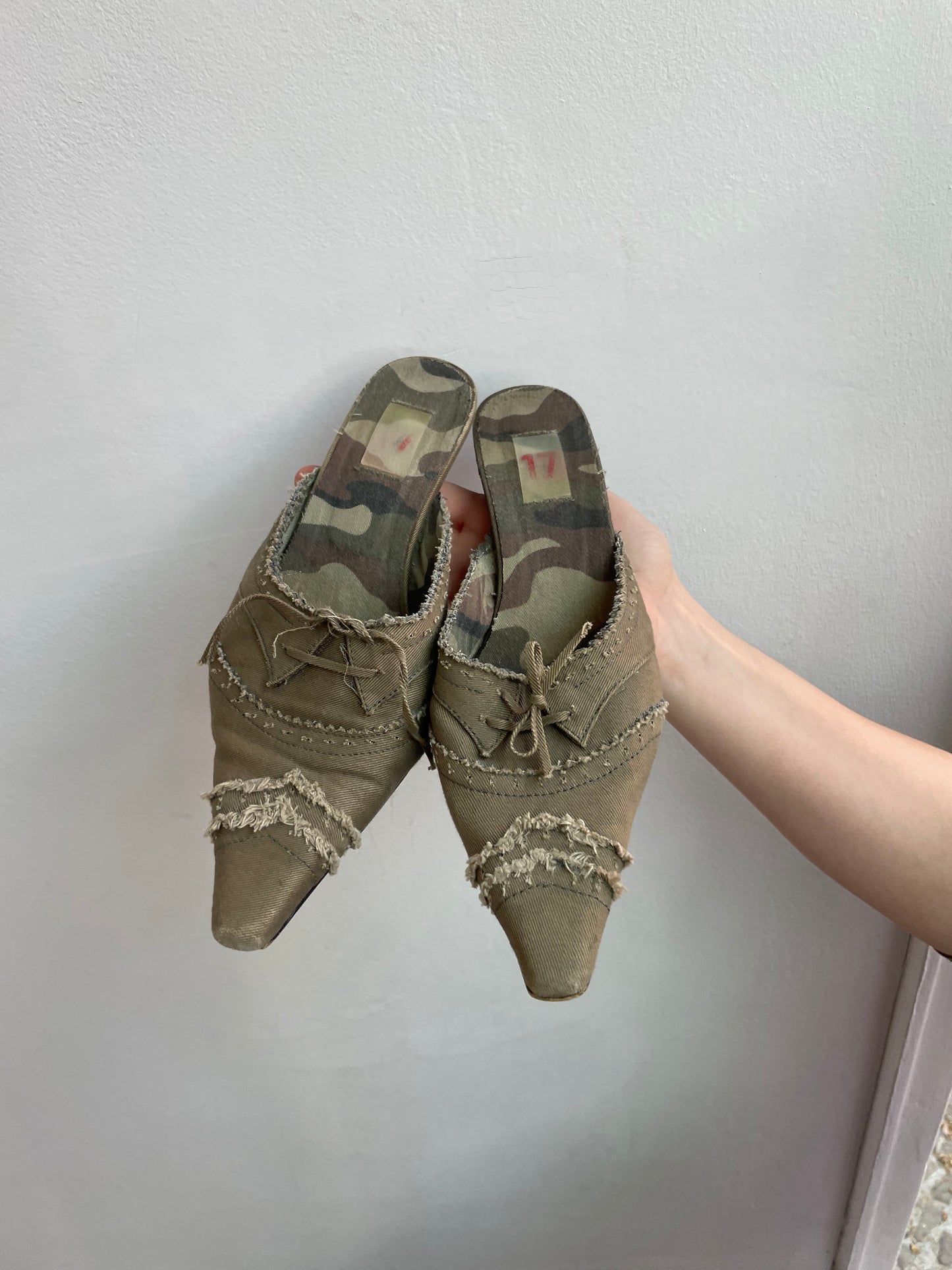 Grüne Kitten Heels