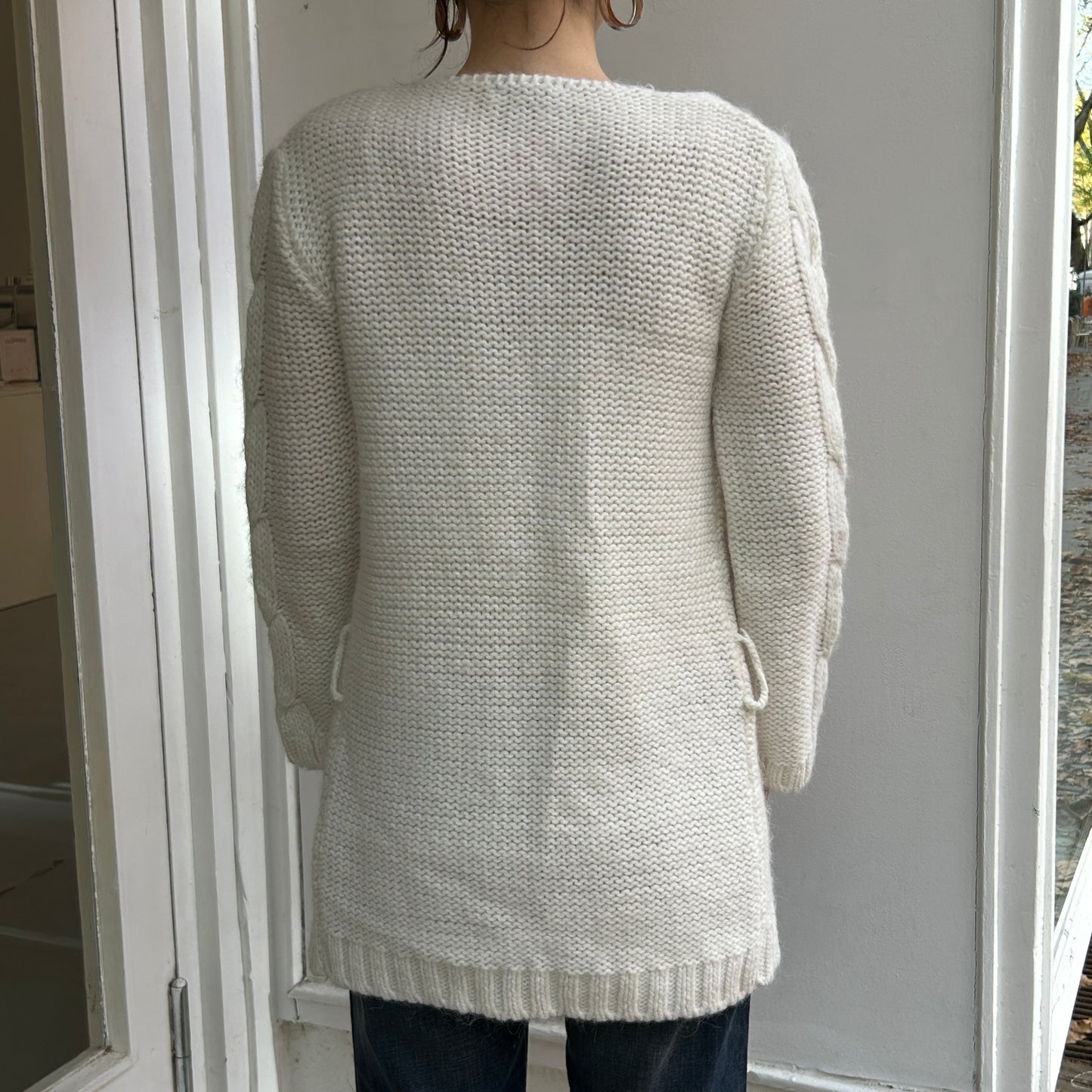 Weiße Strickjacke
