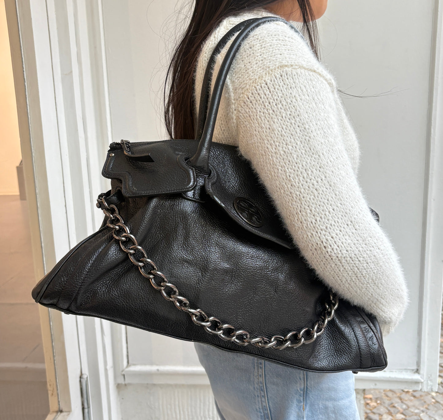 Schwarze Ledertasche