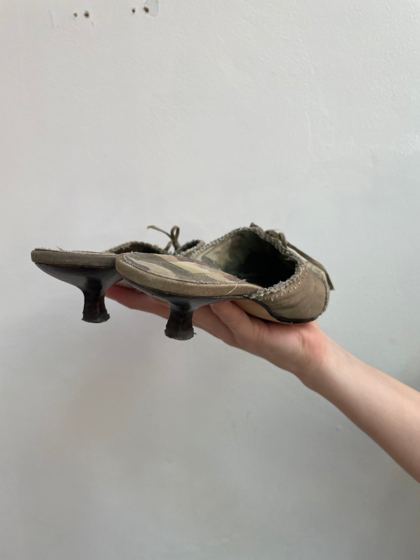 Grüne Kitten Heels