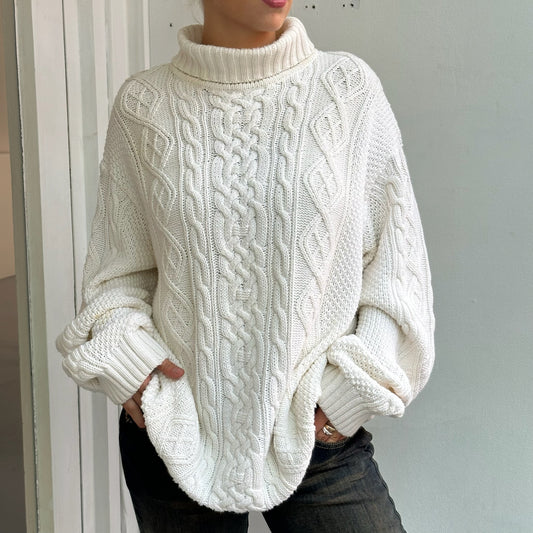 Weißer Strickpullover
