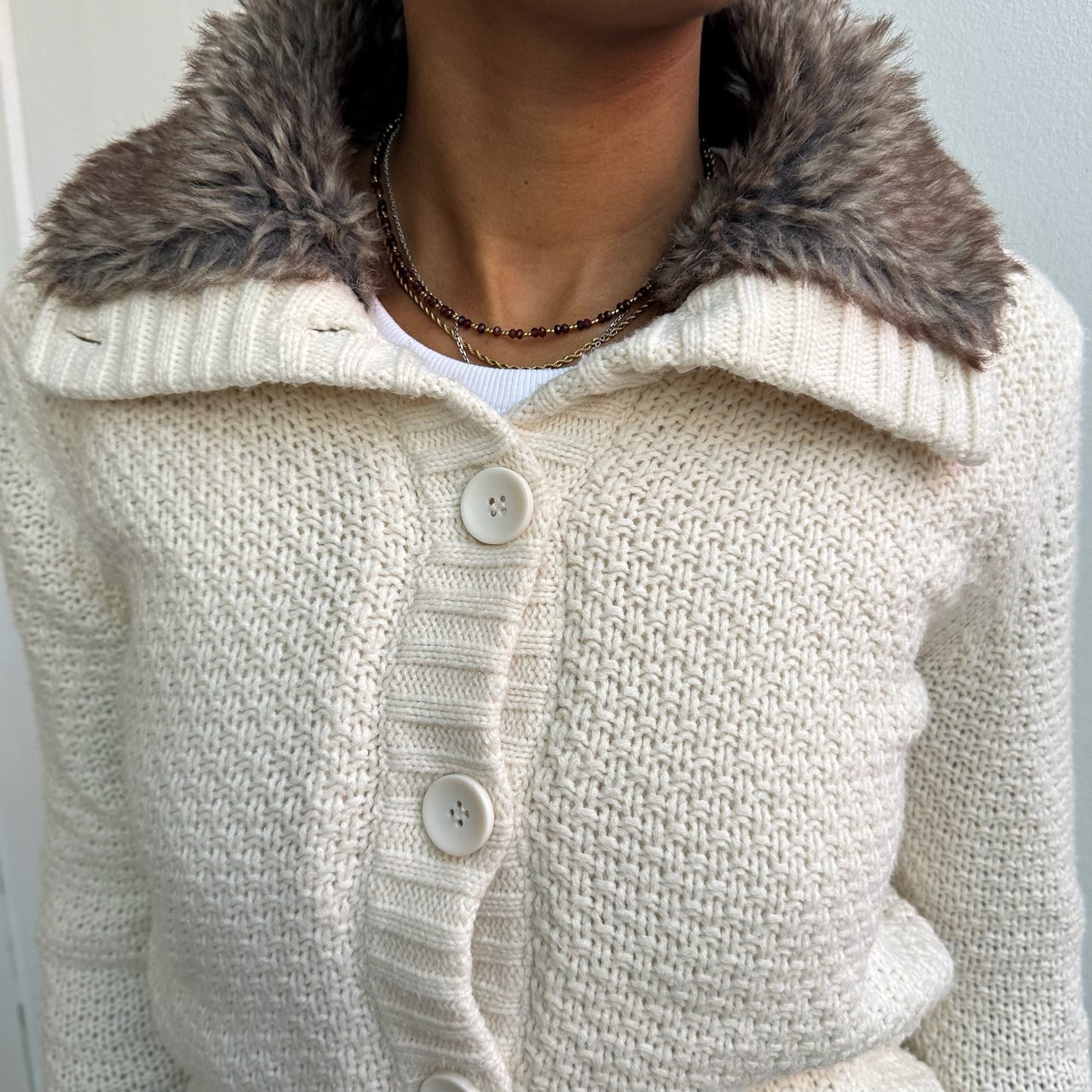 Strickjacke mit Fellkragen