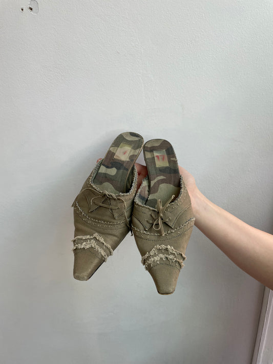 Grüne Kitten Heels