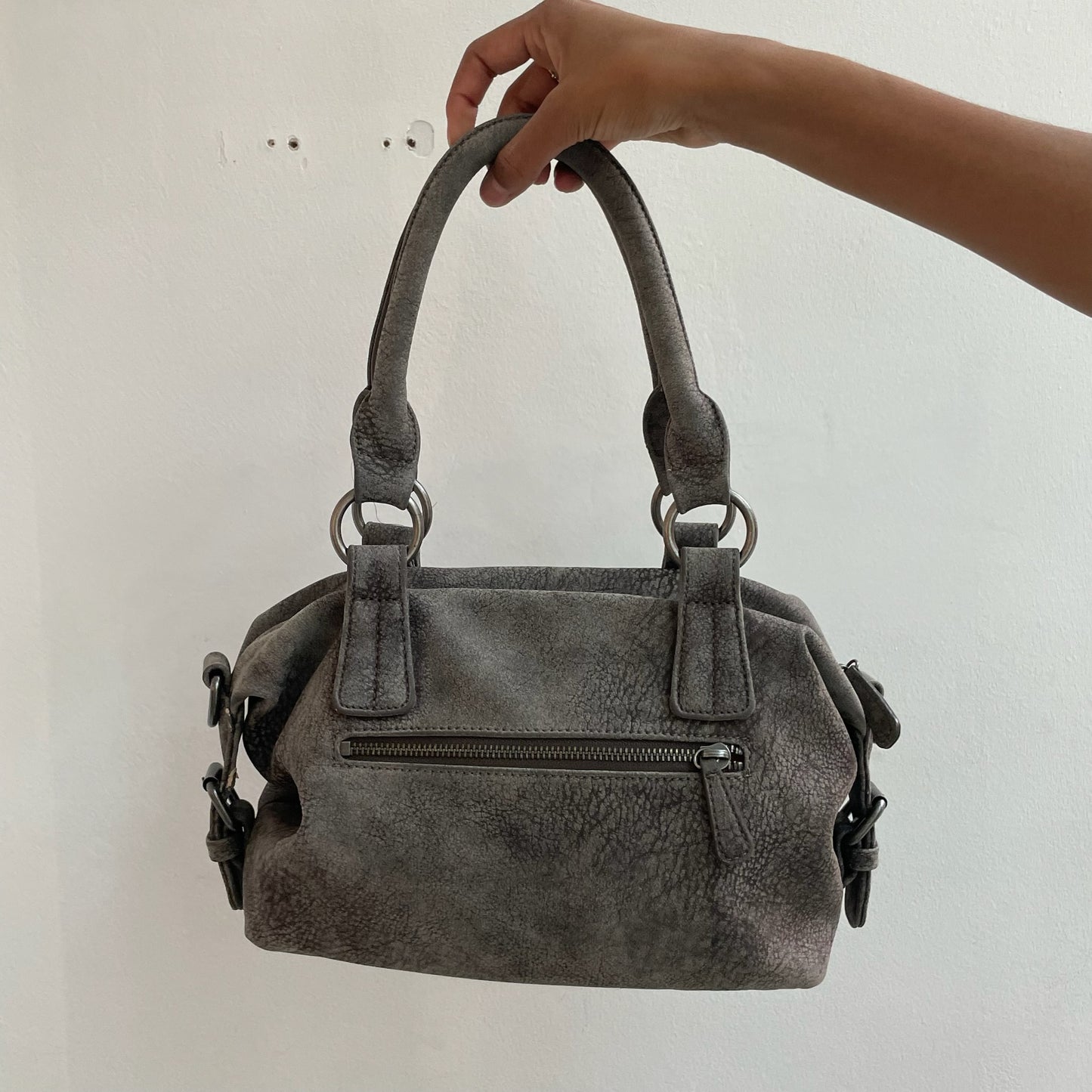 Graue Handtasche