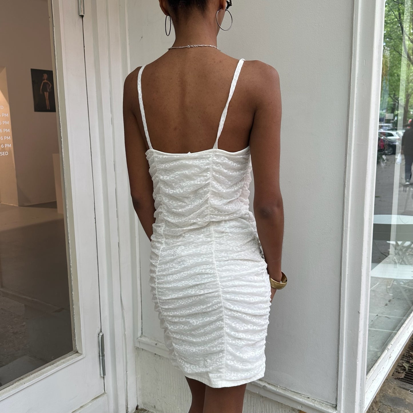 Weißes Spitzenkleid