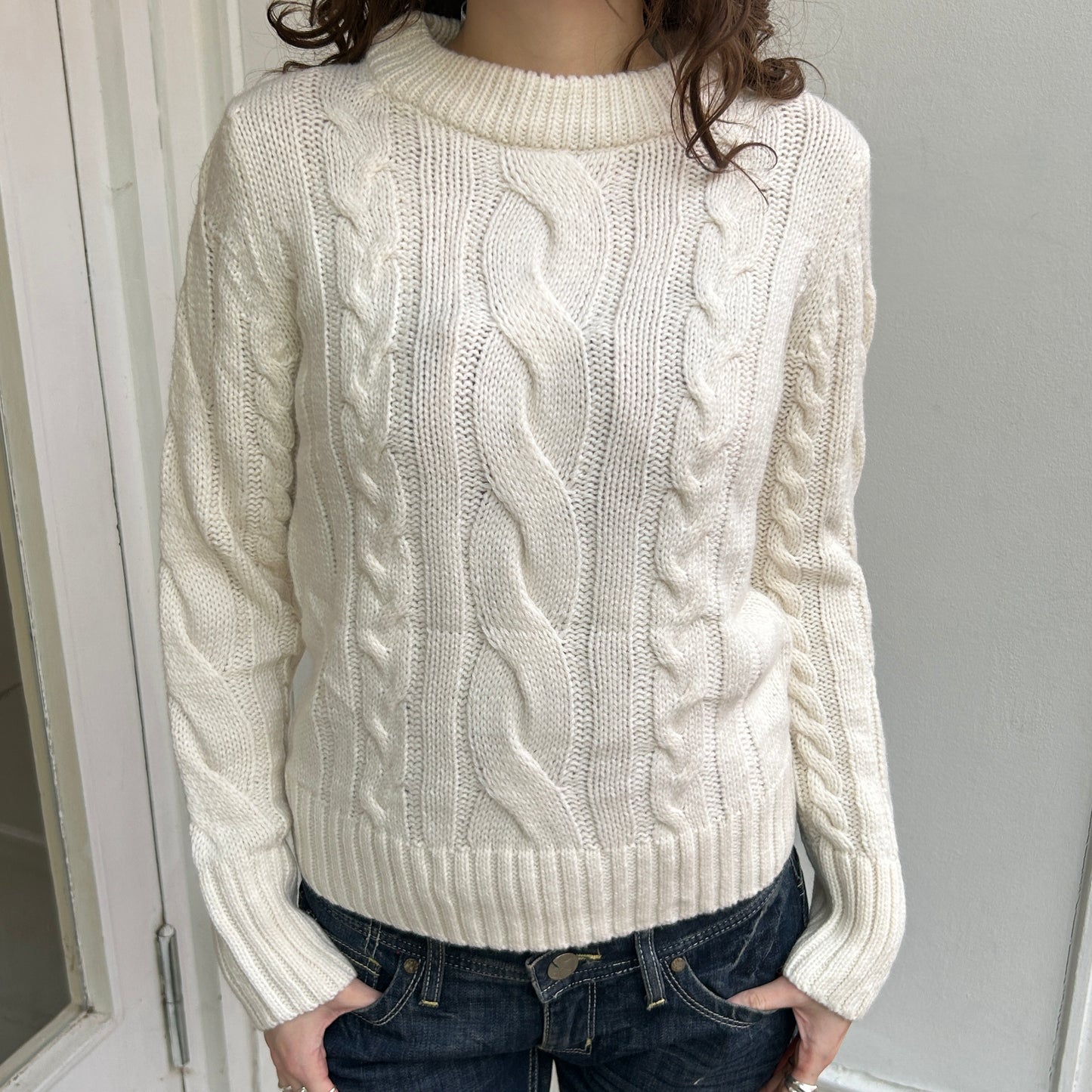 Weißer Pullover