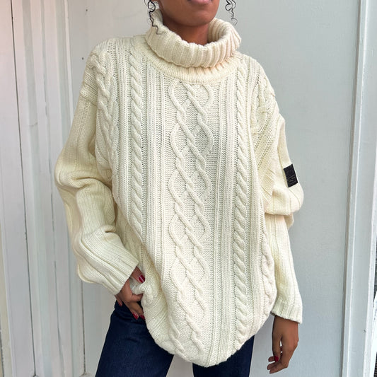 Cremefarbener Strickpullover