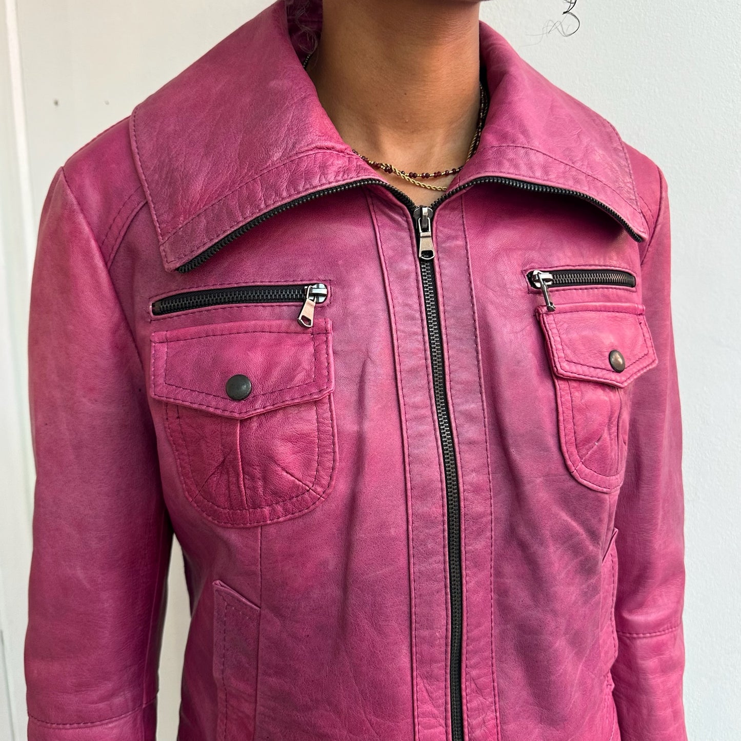 Pinke Lederjacke