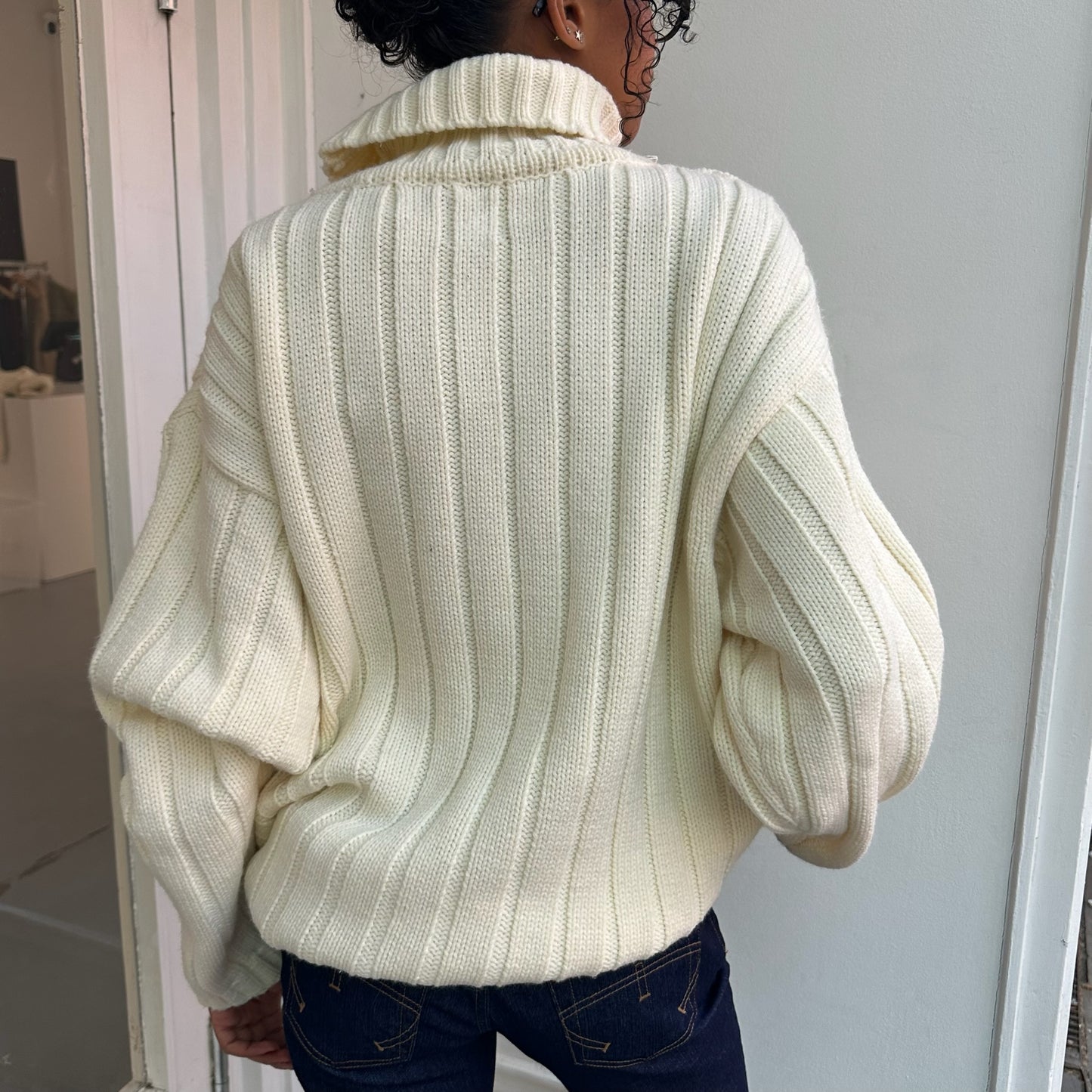 Cremefarbener Strickpullover