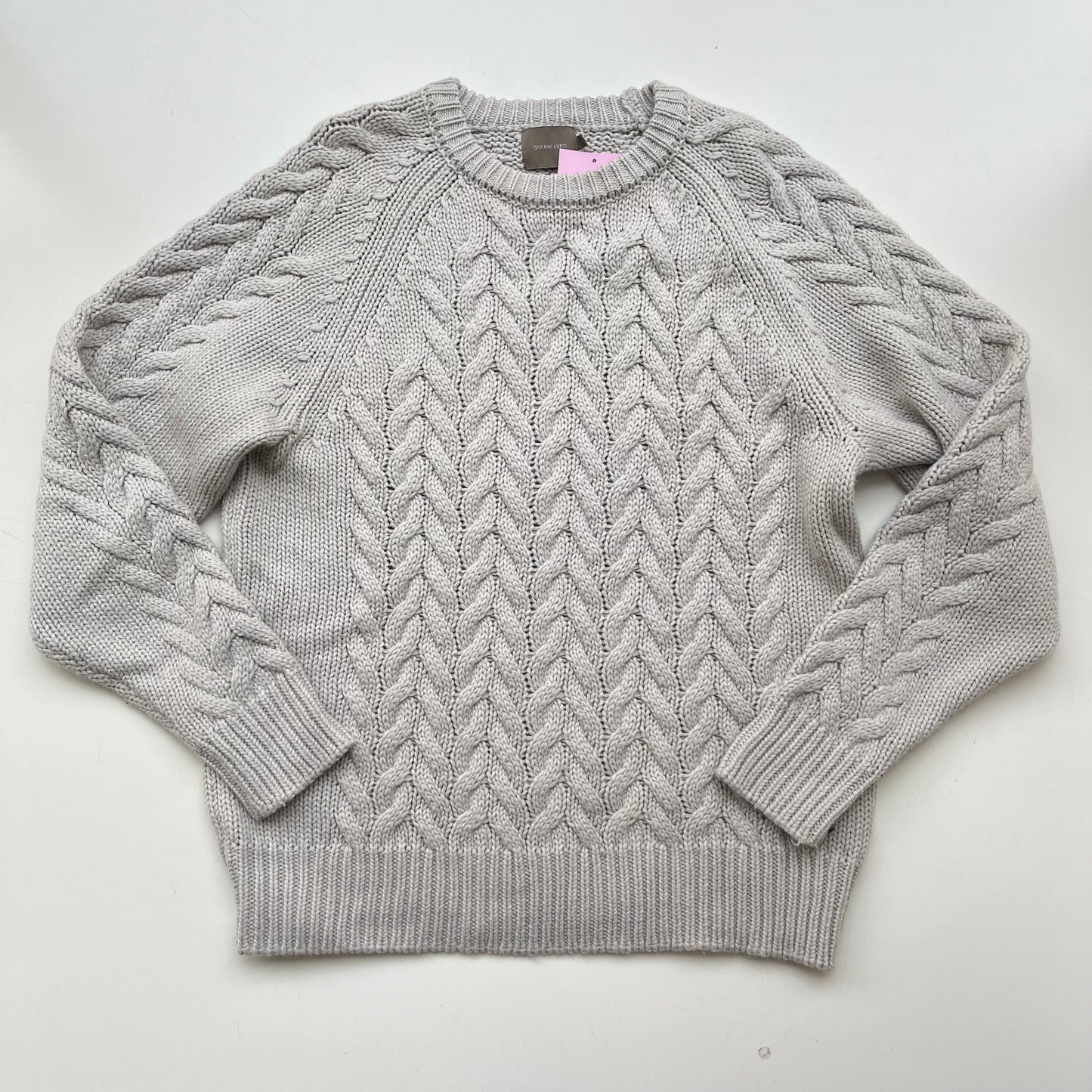 Grauer Strickpullover