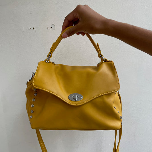 Gelbe Handtasche