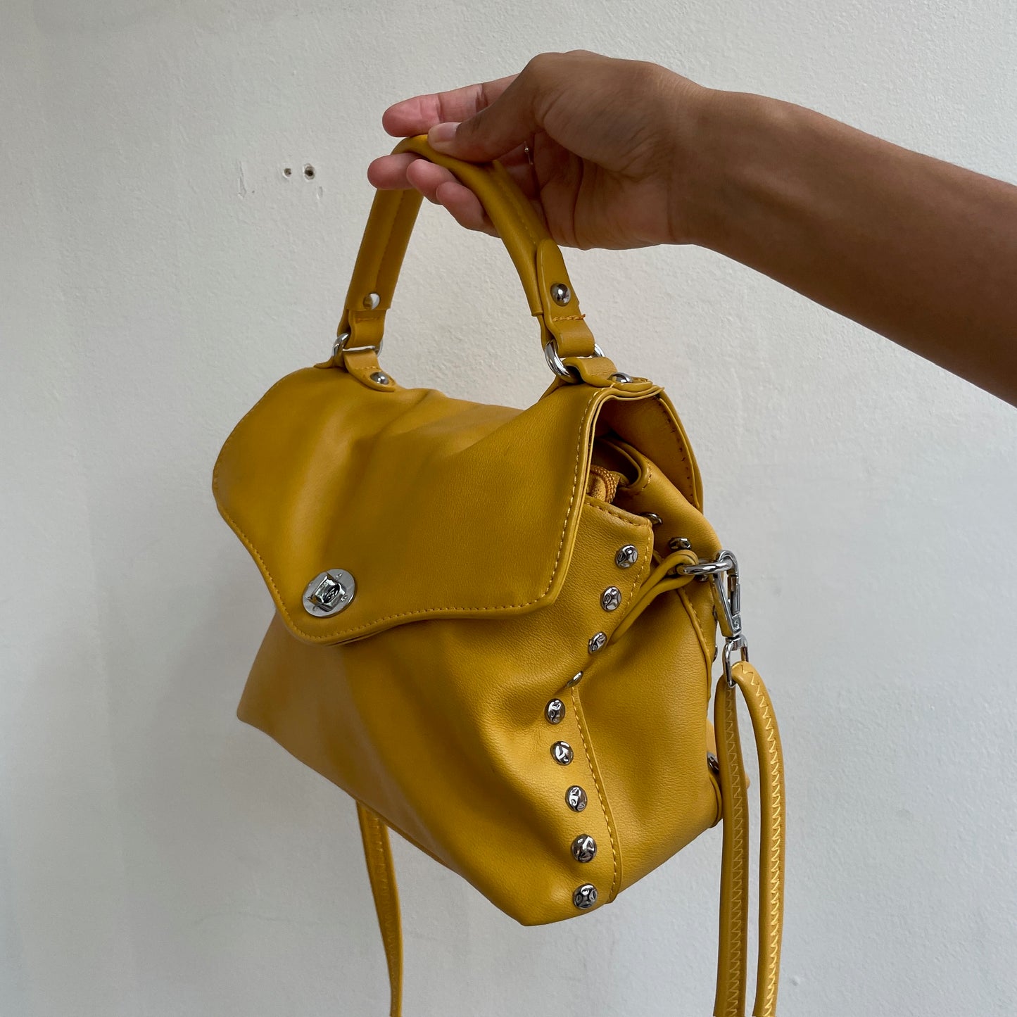 Gelbe Handtasche
